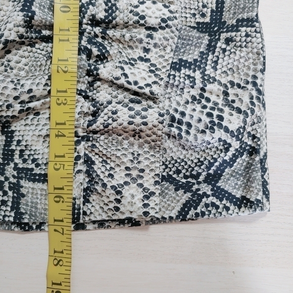ZARA Snake print front ruffle pencil skirt - Picture 7 of 9